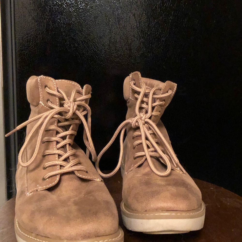Cliffs Suede Boots